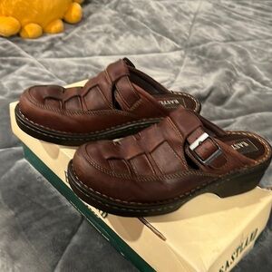 Vintage Eastland woven clogs